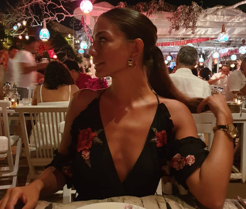 Erkenci Kuş bitti Can Yaman devri kapandı Demet Özdemir yeni partneriyle olay pozlar verdi - Resim: 1