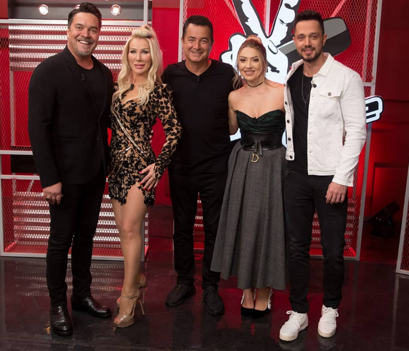 Seda Sayan O Ses Türkiye'de giydiği kıyafetle olay yarattı derin yırtmacı 'yok artık' dedirtti - Resim: 2