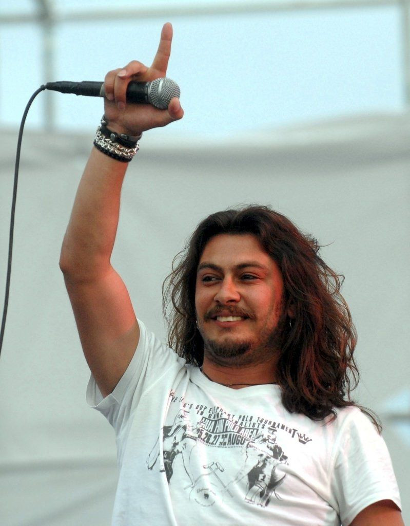 Genç yaşta hayatını kaybeden rockçı Barış Akarsu’nun hayatı film oluyor - Resim: 1