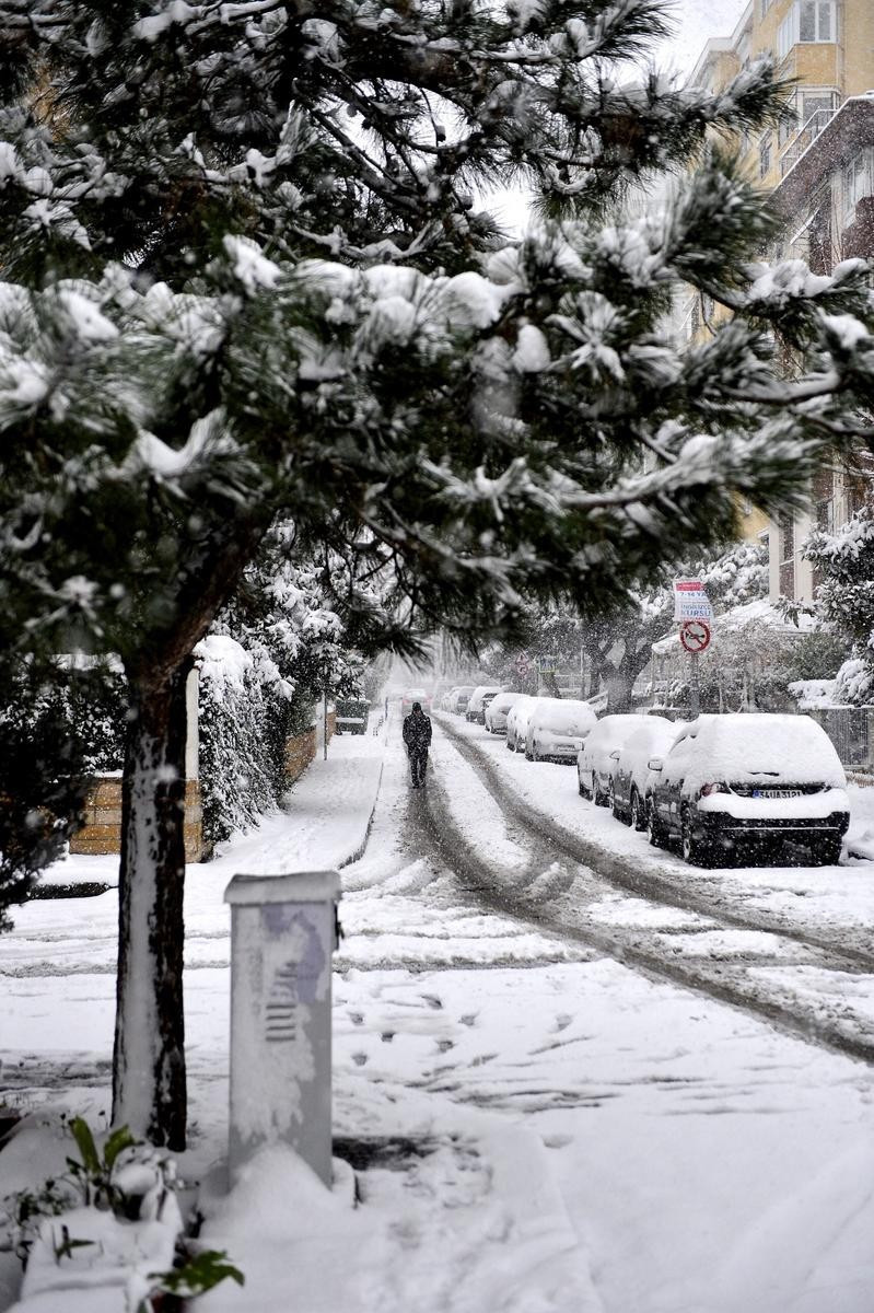 İstanbula kar yağdı! Karpostallık görüntüler meydana çıktı... - Resim: 1