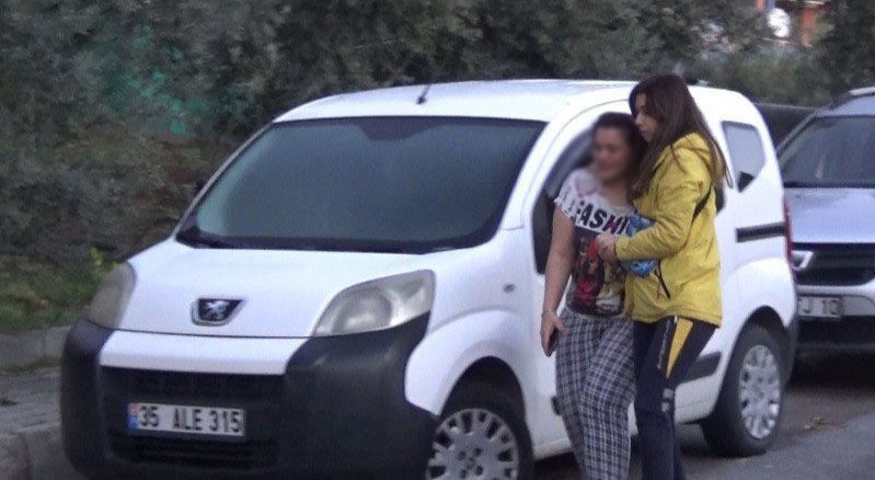 İzmir'de hareketli anlar! 6 aylık bebeği varmış bıçakla karısını rehin aldı - Resim: 3