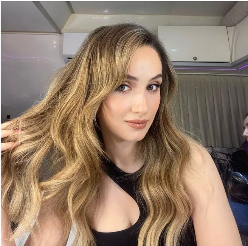 Kırgın Çiçekler'in Songül'ü göğüs dekolteli pozlarıyla büyüledi beğeniler yağmur oldu yağdı - Resim: 2