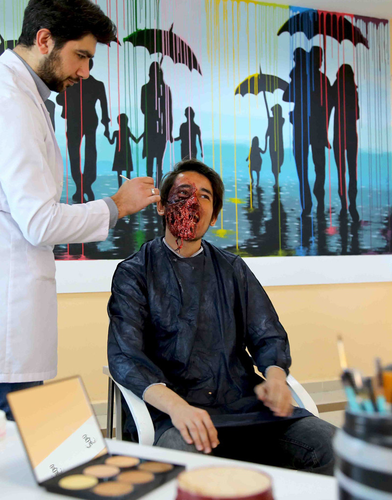 Bağcılar'da gençlerden 'fantastik makyaj' - Resim: 3