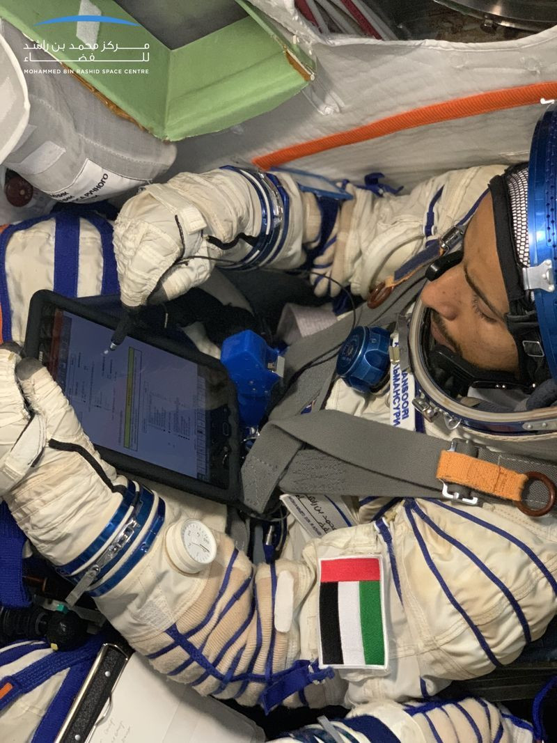 BAE'nin ilk astronotu tarihi yolculuk için geri sayıma başladı! Namazı tartışma konusu oldu - Resim: 3