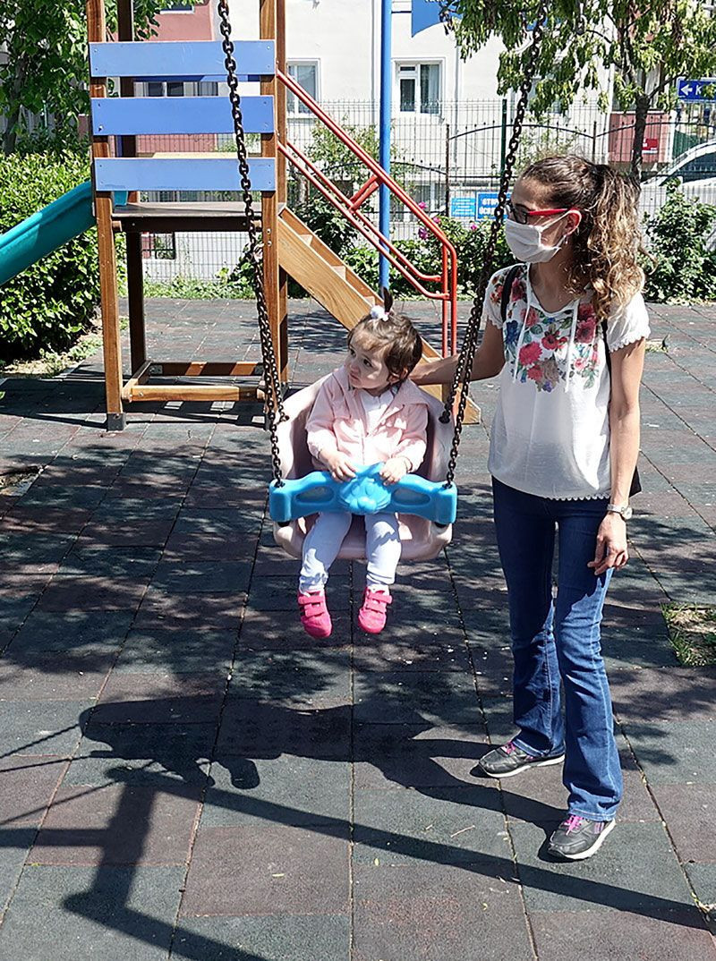 14 yaş altı çocuklar uzun bir aradan sonra ilk defa sokağa çıktı - Resim: 1