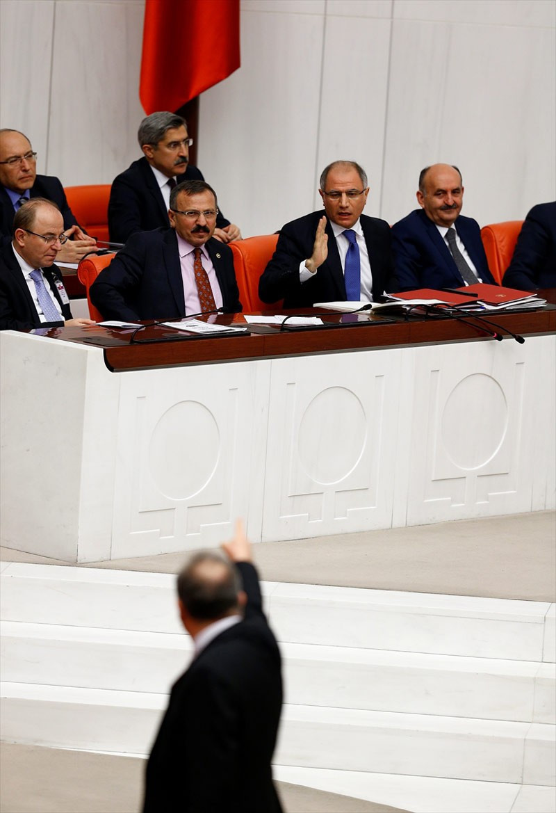 El hareketi yapınca Meclis'te o anlar - Resim: 4