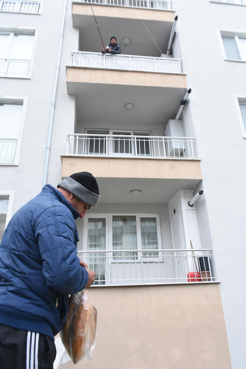 Edirne'de oltayla ekmek alan apartman sakini konuştu - Resim: 3