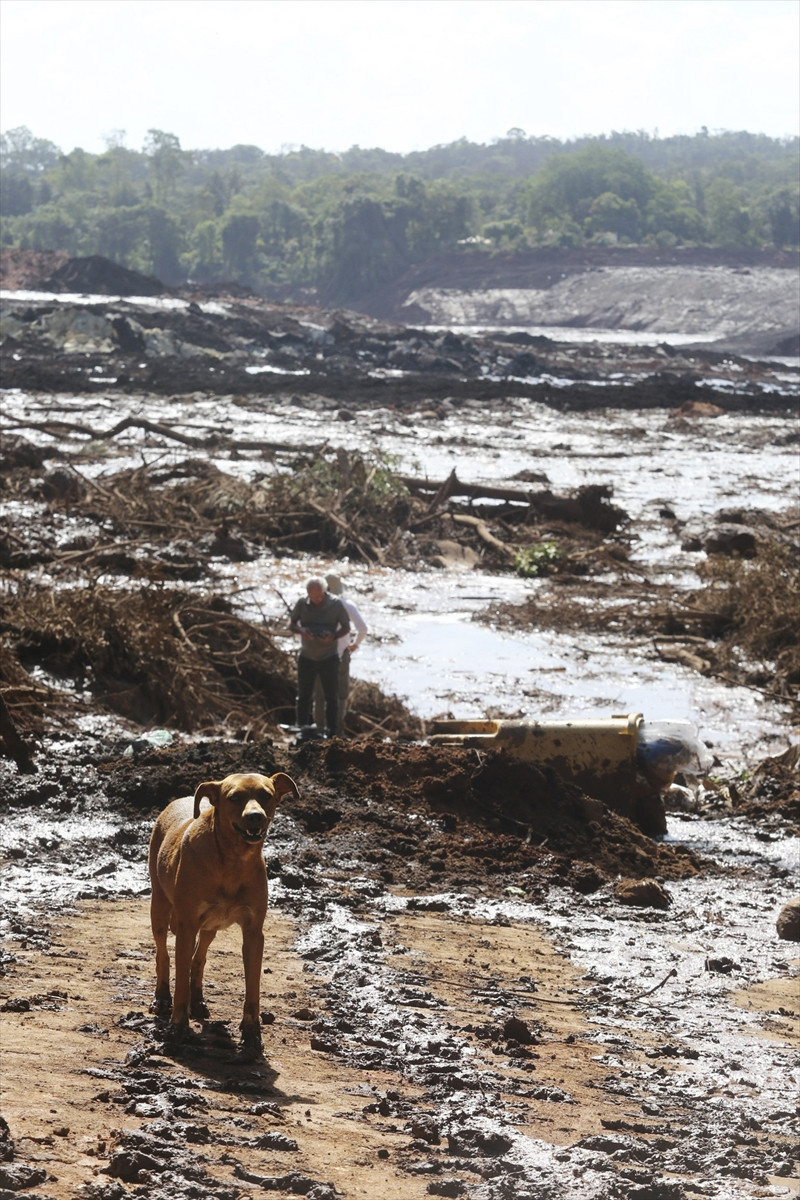 Çamurun içinde kaybolan 300 kişiden ümit kesiliyor - Resim: 3