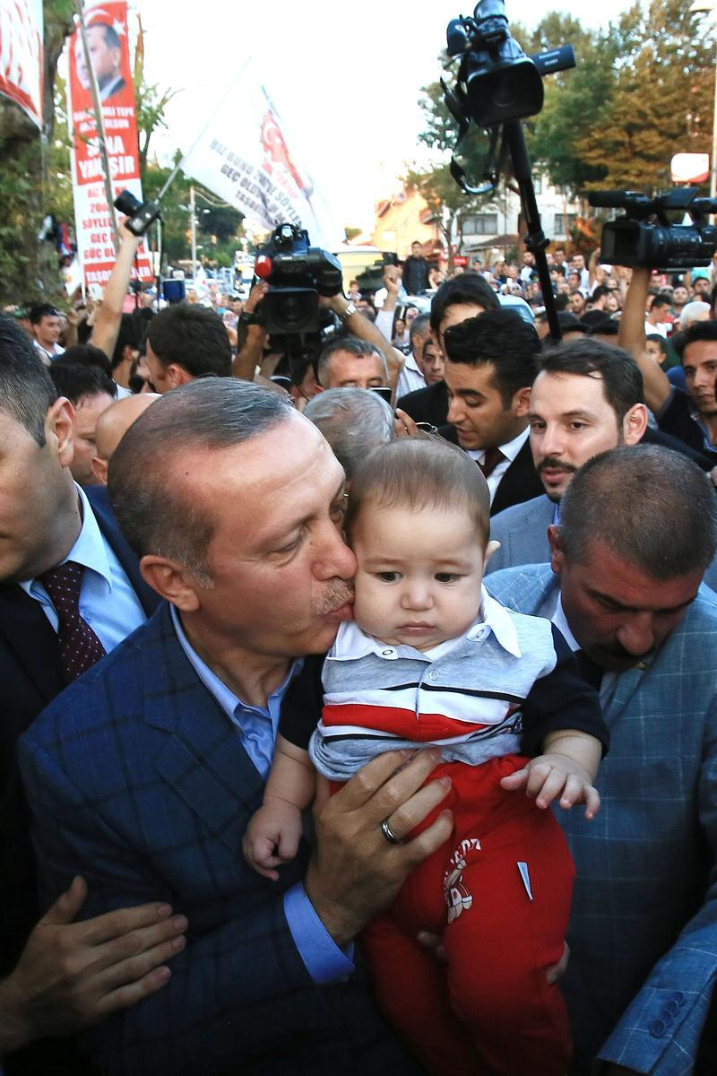 Cumhurbaşkanı Erdoğan halkı selamladı - Resim: 1