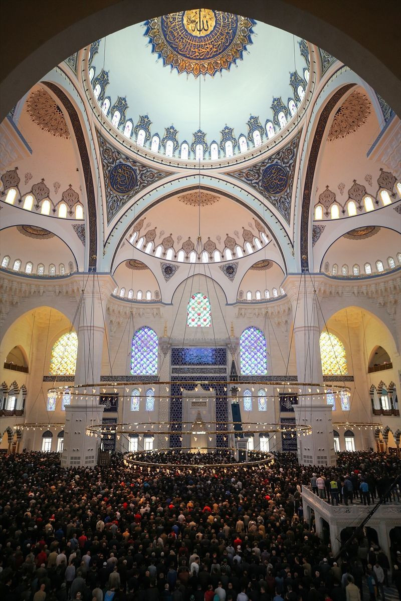 Büyük Çamlıca Cami'de ramazanın ilk cuma namazı kılındı - Resim: 3