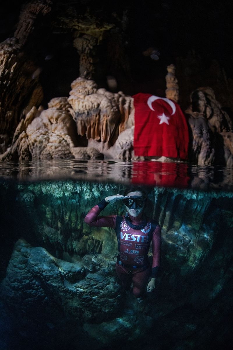 Şahika Ercümen dünya rekoru kırdı asker selamını çaktı - Resim: 2