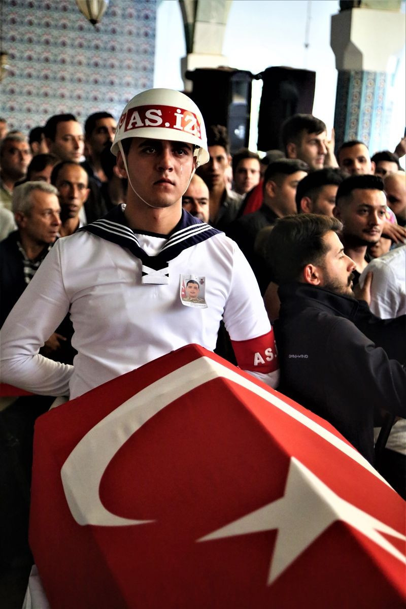 Şehit cenazesinde gülmeyi nasıl başardın ey vekil? CHP'l isme sert sözler - Resim: 2