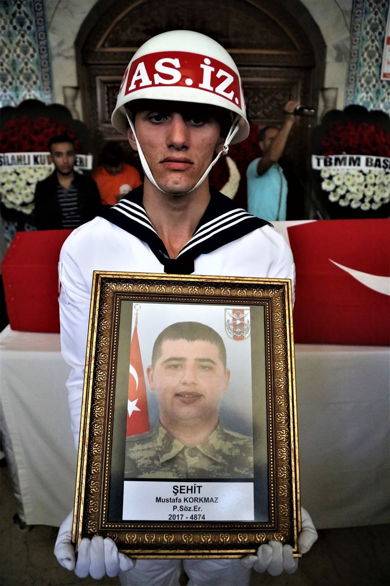 Şehit cenazesinde gülmeyi nasıl başardın ey vekil? CHP'l isme sert sözler - Resim: 3