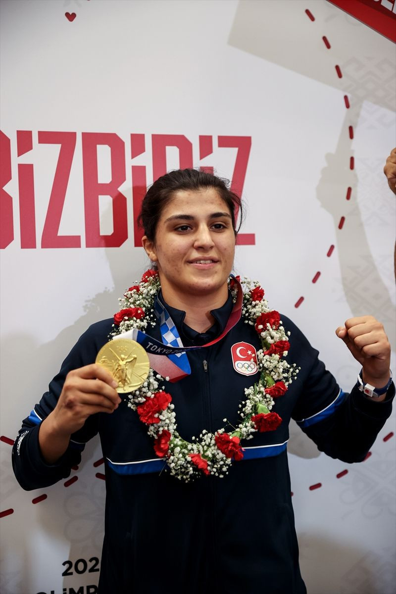 Olimpiyat Şampiyonu Busenaz Sürmeneli döndü! Türk kadının yapabileceklerini gösterdim - Resim: 3