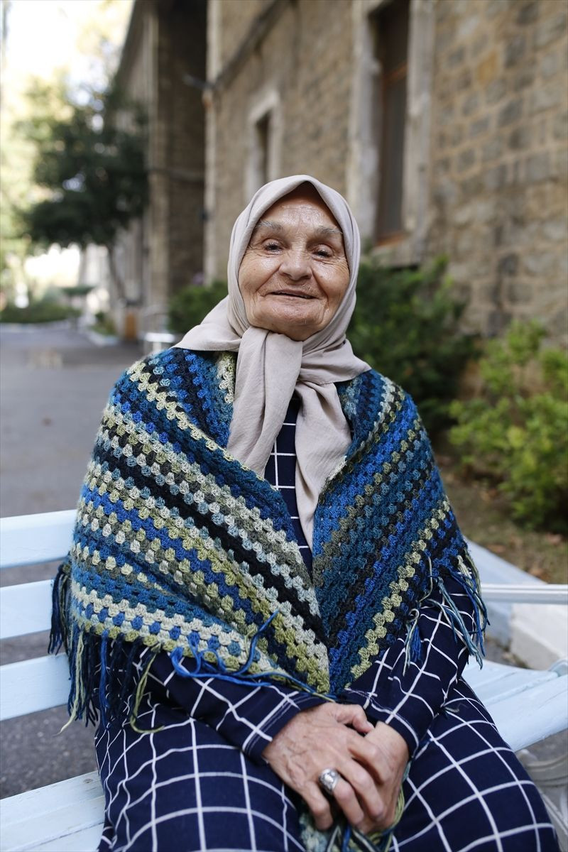 Bütün mal varlığını bağışladı, şimdi orada yaşıyor! - Resim: 2