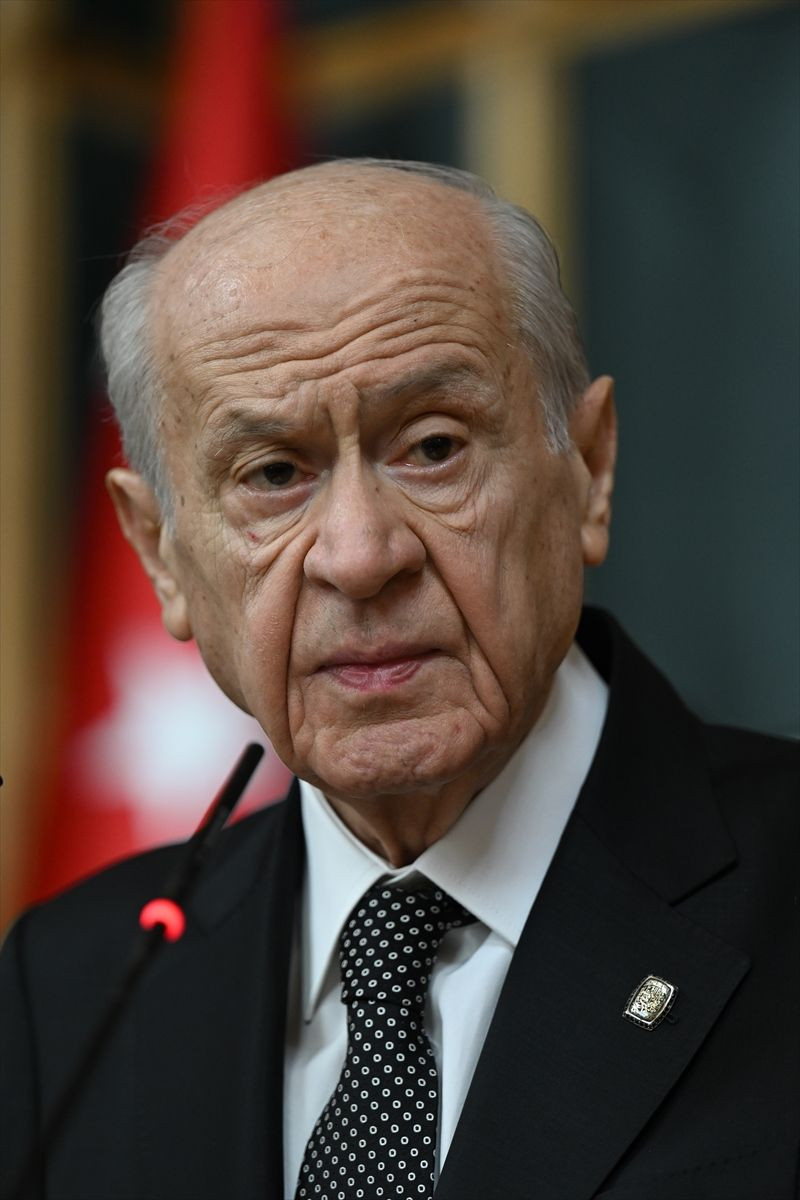 MHP lideri Devlet Bahçeli'nin rozet ve yüzüğü dikkat çekti! - Resim: 3