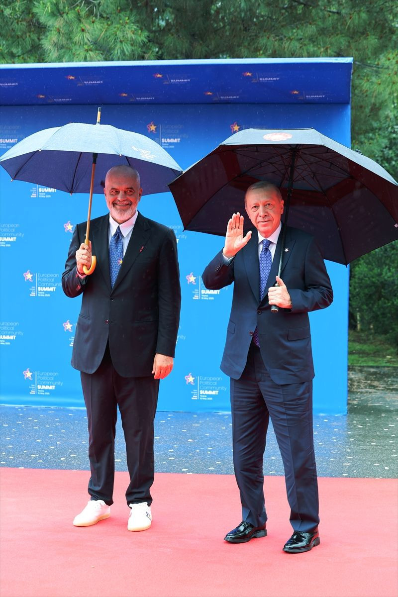 Başbakan Edi Rama'nın ayakkabıları olay oldu! Cumhurbaşkanı Erdoğan'ın da dikkatinden kaçmadı - Resim: 4