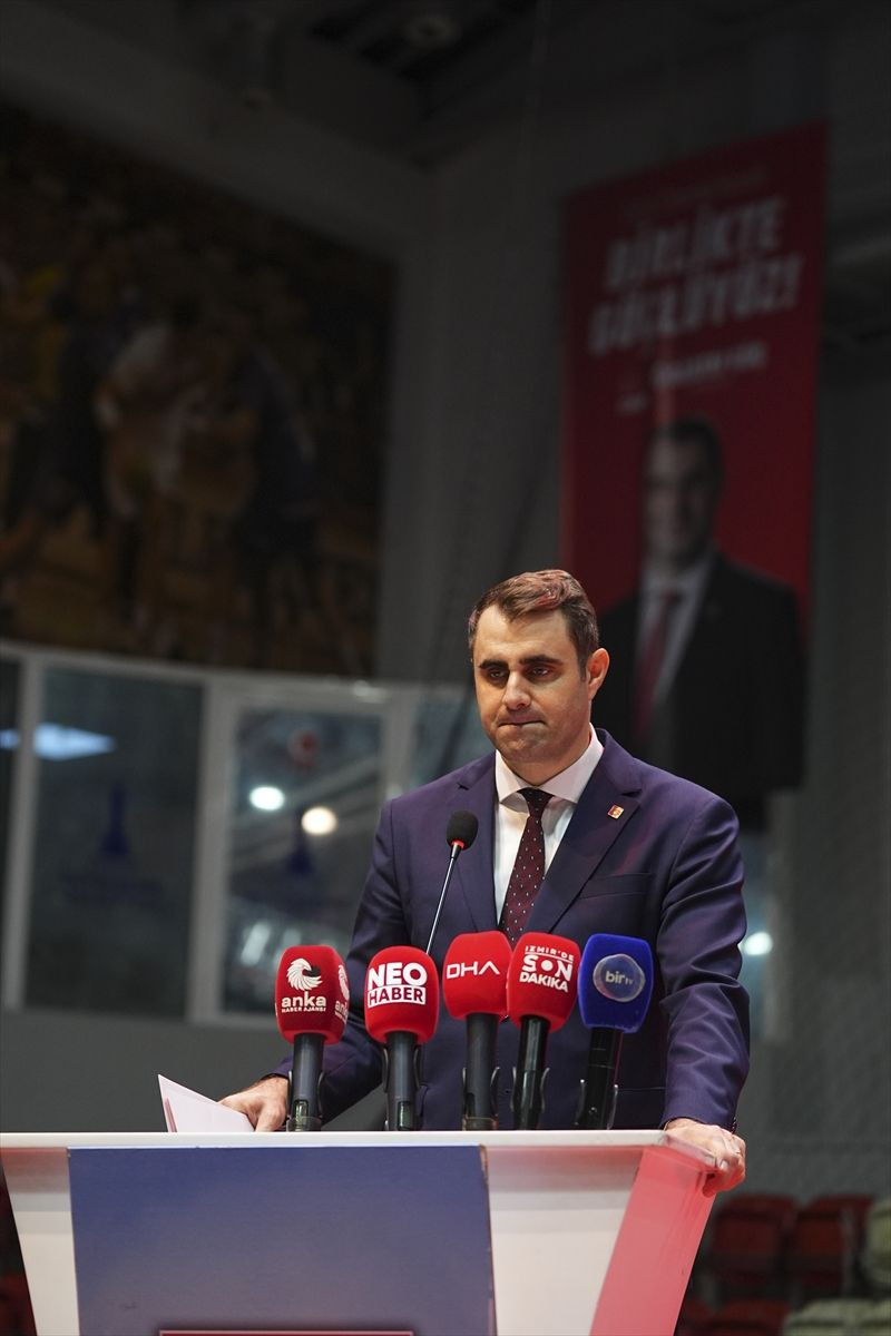 CHP İzmir Kongresi'nde panik anları! Tek aday Çağatay Güç kürsüde fenalaştı - Resim: 1