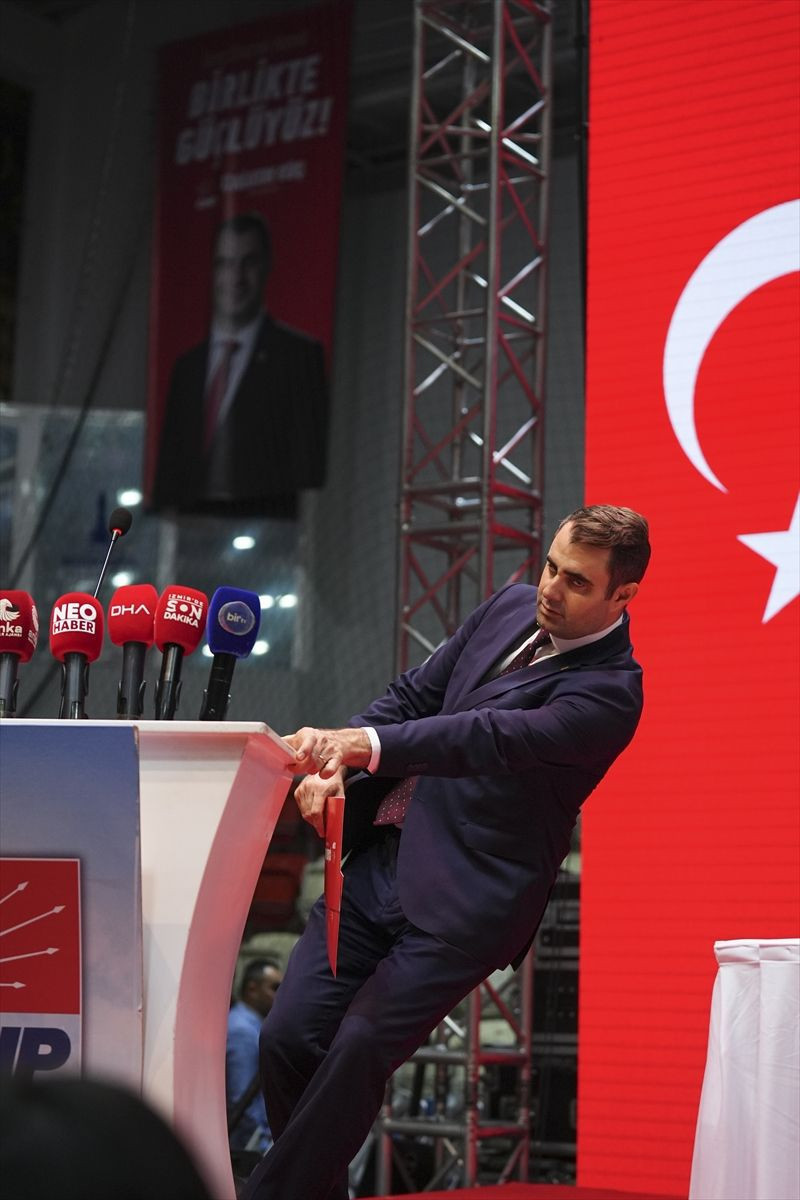 CHP İzmir Kongresi'nde panik anları! Tek aday Çağatay Güç kürsüde fenalaştı - Resim: 2