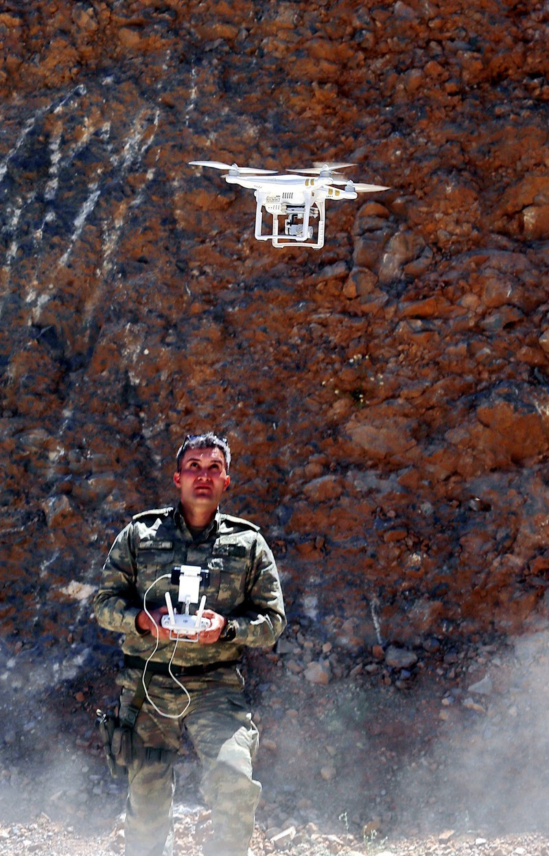 Dağlıca'da Mehmetçik teröristlerin inlerine giriyor - Resim: 3