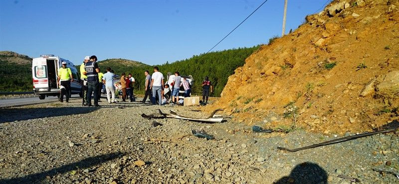 Düğün için yola çıkmışlardı! Kızının gelinliğini bırakmak istemedi - Resim: 1