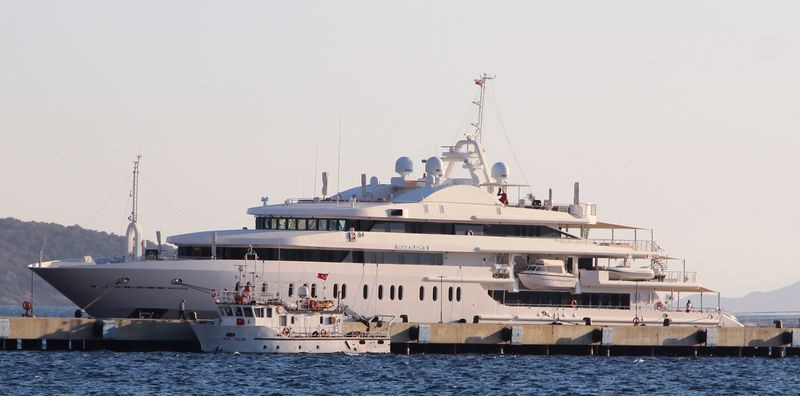 4 katlı lüks yat Muğla Bodrum'a demir attı! Kirasını duyan inanamadı - Resim: 4