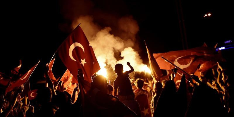 15 Temmuz'da tankın önüne yatmıştı Kılıçdaroğlu'na sert tepki - Resim: 2