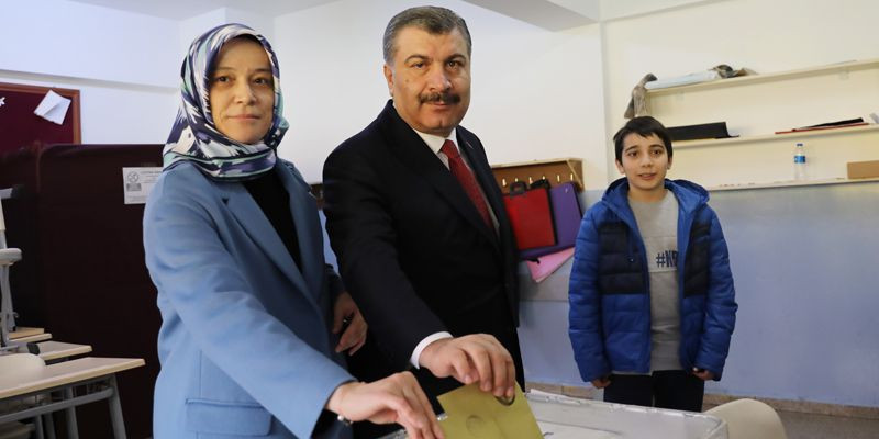 Fahrettin Koca kimdir Türkiye baba gibi adamsın  dedi TT oldu - Resim: 3