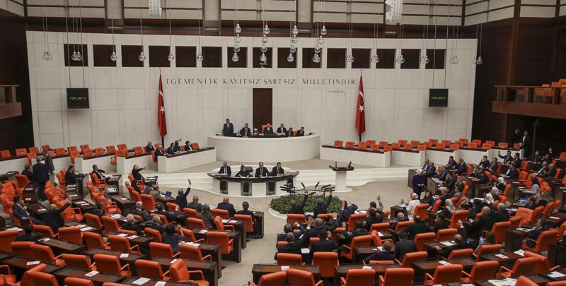 MHP'li Vural ve HDP'li Baluken ayakta alkışladı   - Resim: 3