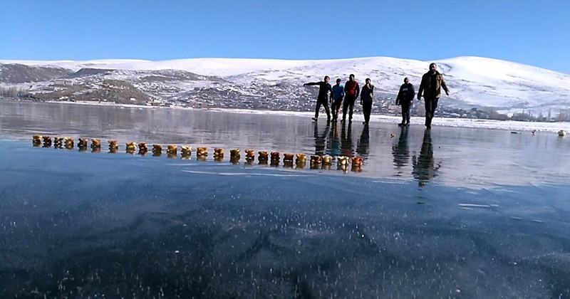 Çıldır Gölü üzerinde oyun oynadılar - Resim: 3