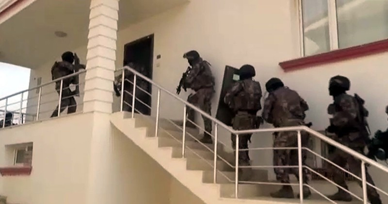 PKK operasyonunda ele geçirilen polis kıyafetlerindeki şok detay - Resim: 3