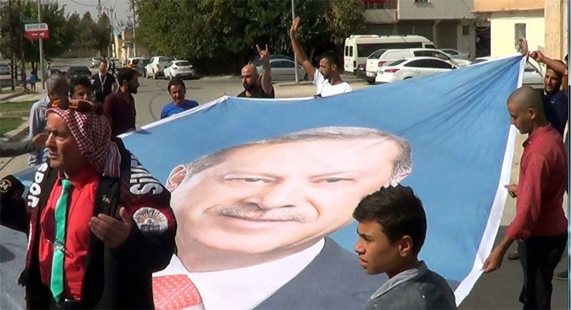 Akçakale'de hayat normale döndü sokaklarda Erdoğan posteri açıldı - Resim: 3