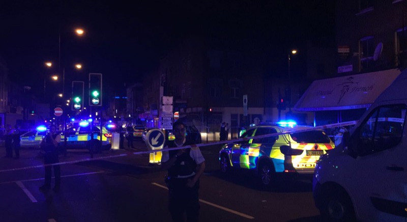 Londra'da son dakika araç namaz kılanların arasına daldı! İlk görüntüler - Resim: 2