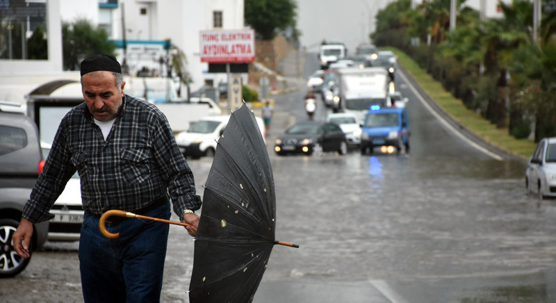 Bodrum'da sağanak yağış hayatı felç etti - Resim: 3