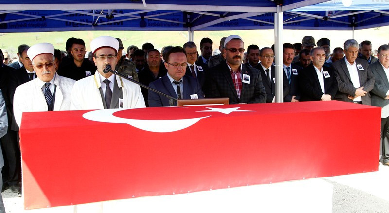 Abisi cenazede söyledi! Şehit olmasaydı 20 gün sonra - Resim: 1