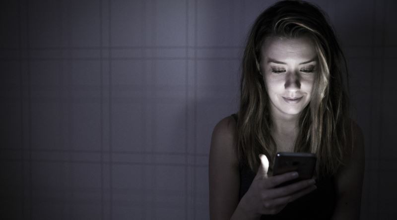 Hoşlandığınız kız neden bir sıcak bir soğuk davranır? - Resim: 1