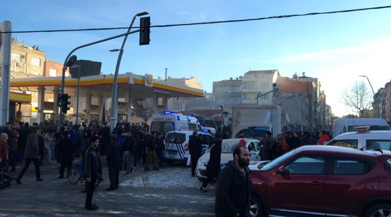 Zeytinburnu'nda bina çöktü olay yerinden ilk görüntüler - Resim: 1