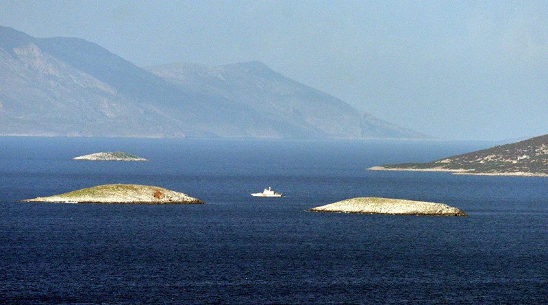Kardak'tan yine sıcak dakikalar! Yunan botu bu kez - Resim: 4