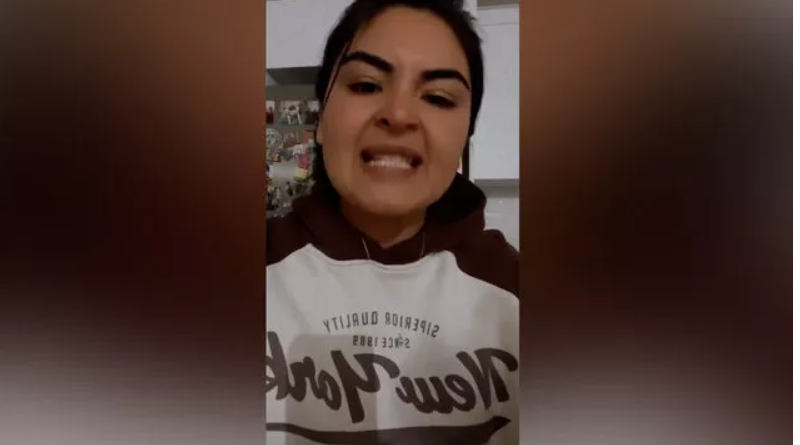 Kocasına mesaj atan kadını görünce çıldırdı Hanife ağzını bozdu "Hayat kadını olduğun için..." - Resim: 4