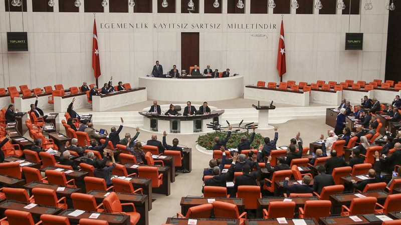 MHP'li Vural ve HDP'li Baluken ayakta alkışladı   - Resim: 2