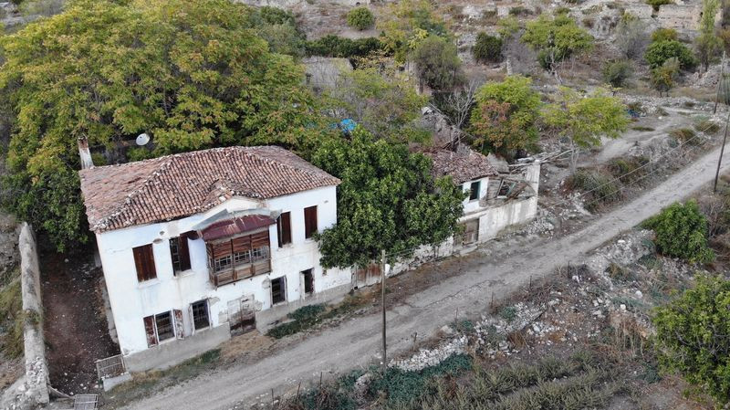 Manisa'da bu köyü herkes terk etti, onlar terk etmedi! Ölümüz de buradan çıkacak - Resim: 2