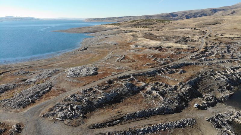 Kayseri'de barajda sular çekildi! Ortaya çıkanlar görenleri şaşırttı - Resim: 2