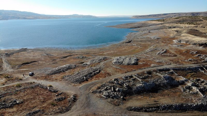 Kayseri'de barajda sular çekildi! Ortaya çıkanlar görenleri şaşırttı - Resim: 3