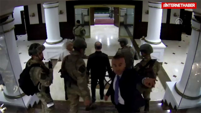 Hulusi Akar’ın yanındaki esrarengiz sivil bomba bir isim çıktı - Resim: 1