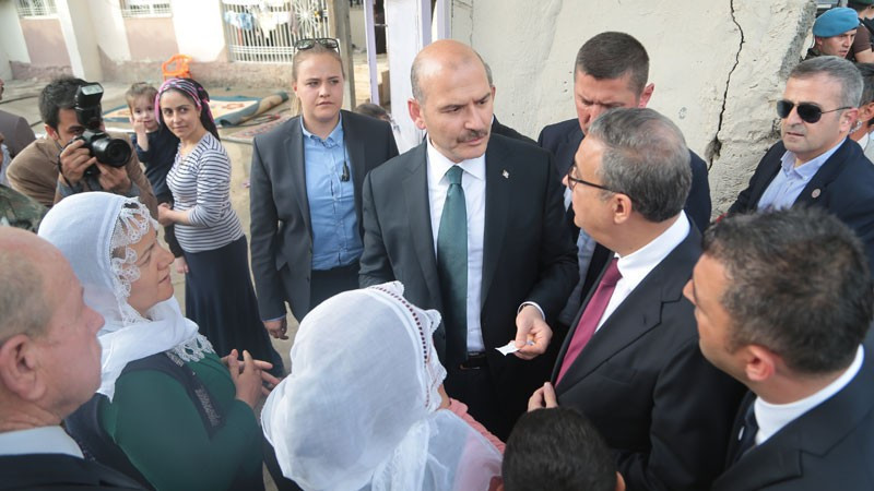 Soylu'dan panzerin ezdiği çocukların ailesine ziyaret - Resim: 3