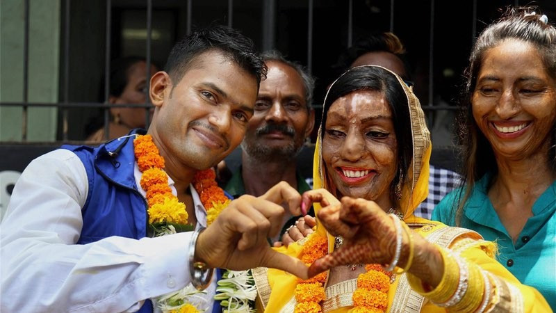 Bu aşk hikayesi Hollywood'da olmaz! Yanlış numarayı arayınca... - Resim: 2