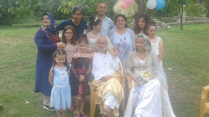 Hasan Mezarcı düğünü olay! Kendini İsa sanıyor karısı da... - Resim: 3
