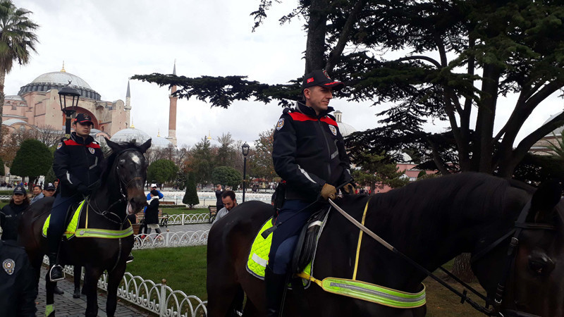 Sultanahmet Meydanı'nda atlı polisler göreve başladı - Resim: 2