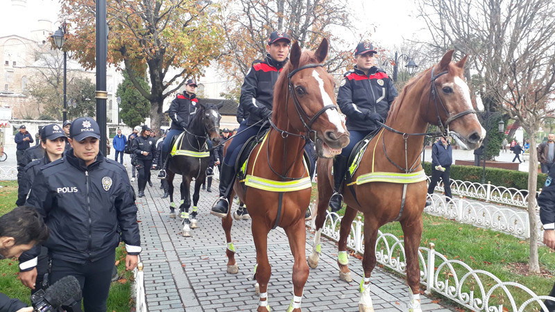Sultanahmet Meydanı'nda atlı polisler göreve başladı - Resim: 4