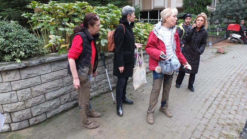 Kadıköy'de 2 kadın kurumamış beton çukuruna gömüldü - Resim: 4
